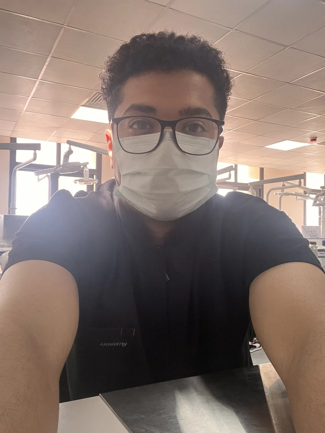عمر مصطفى في العيادات أثناء التدريب